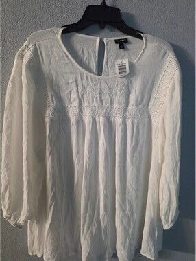 Torrid White Embroidered Peasant Blouse Size 2